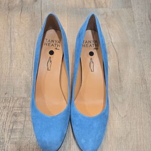 TANYA HEATH SUEDE PUMP!